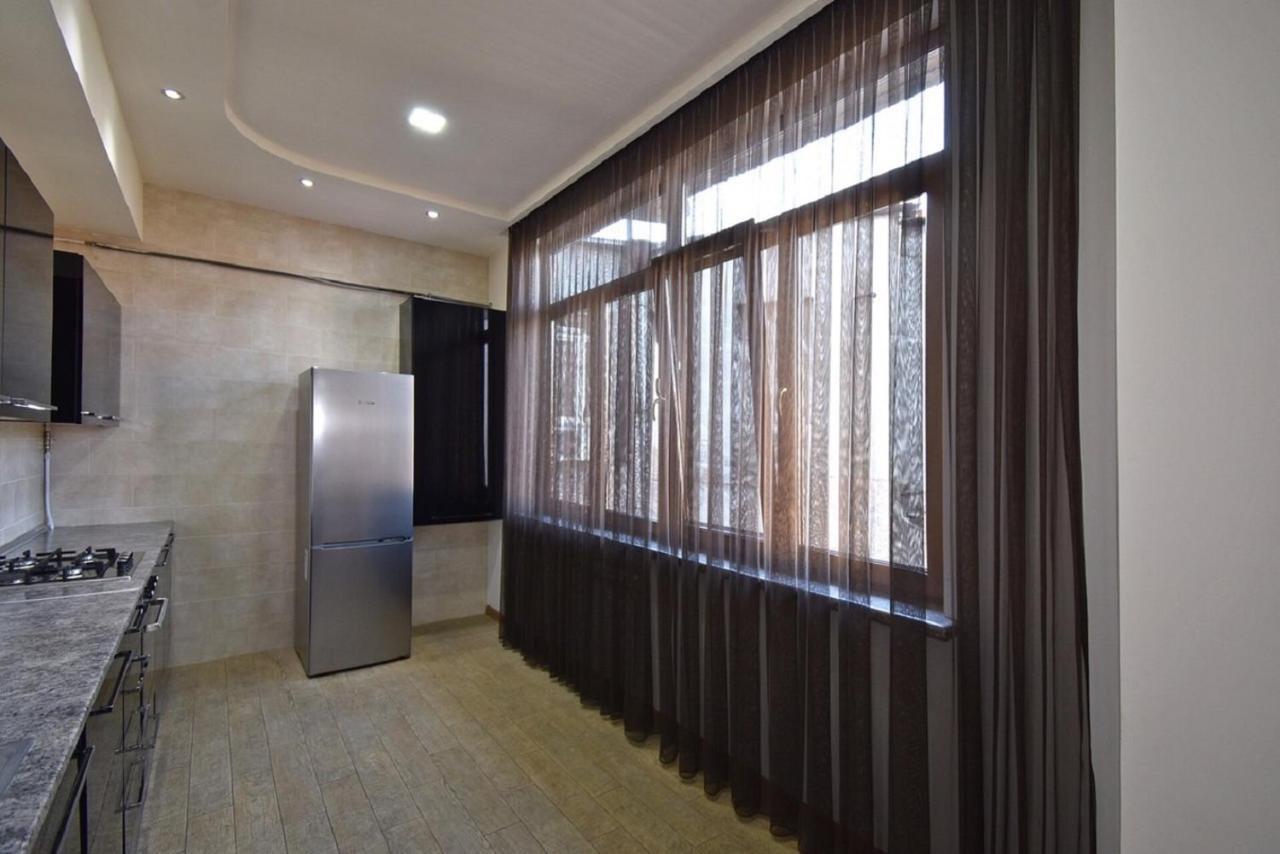 Tumanyan Street 3 Bedroom Deluxe Apartment With Large Balcony Tm662 Erivan Exterior foto